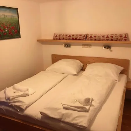 Beautiful Chalet - Ski-in & Ski-out Apartment